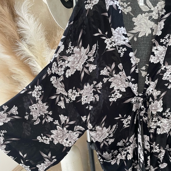 KIMONO - Picture 2 of 4